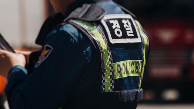 변사체 사진 SNS에 올리고 “선지 먹지 말아야지” 글 적은 경찰관
