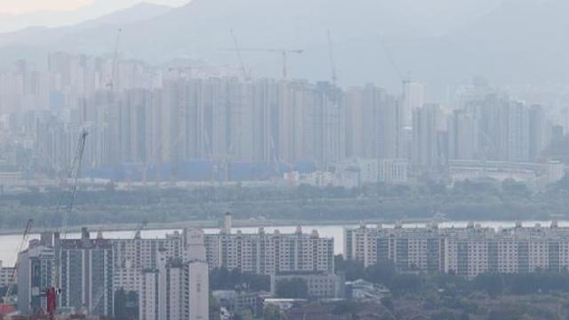 개천서 용나는 시대 끝났다…비수도권 80% '가난 대물림'