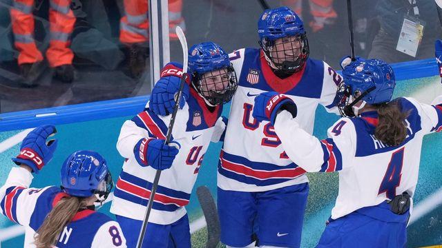 미국 여자 아이스하키, 라이벌 캐나다 꺾고 조 1위 확정…‘올림픽 첫 출전’ 빌카 2골