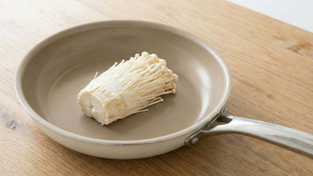 팽이버섯을 기름에 볶지 마세요…이 방법으로 먹으면 담백하게 술술 들어가요