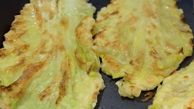 부침가루 필요 없습니다…배추전은 '이렇게' 해야 과자처럼 바삭합니다