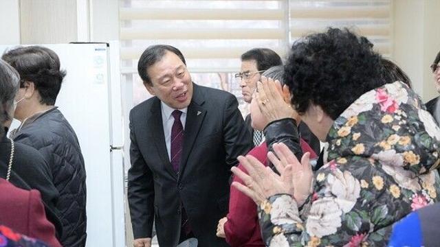 최민호 세종시장, 밀마루복지마을에서 ‘설맞이 소통’