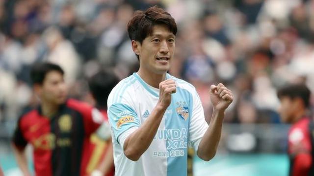 '골프 세레머니' 이청용, 결국 울산 떠나고 다른 팀으로 이적