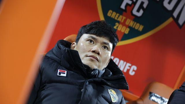 강원, '中 챔피언' 꺾고 정경호 2년 차+2026년 첫 경기를 승리로…상하이 포트와 ACLE 7차전 맞대결