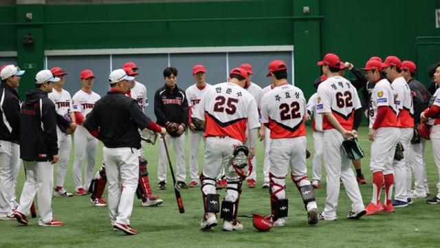 '무려 49명' 리그 전체 15%가 타이거즈 소속, KIA는 왜 코치 등록이 많을까 [IS 이슈]