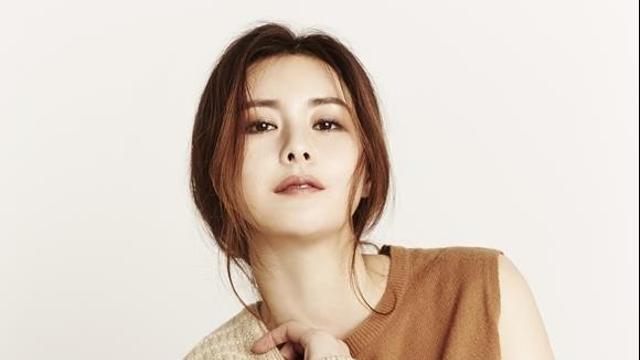 배우 최정윤 5세 연하 일반인과 재혼…