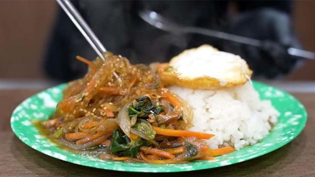 이것이 바로 5분의 기적... 라면 하나로 '인생 잡채밥' 만드는 방법