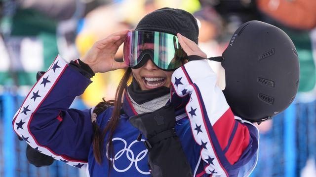 최가온의 우상인 이유가 있었다, 금메달 감동 2배로 만든 ‘원조 여제’ 클로이 김의 품격 [밀라노올림픽]