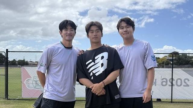 류지현호 마운드 든든하다! 'KT 국대 3인방' 불펜피칭→쾌조의 컨디션 과시...'필승조' 박영현 향한 특급칭찬 