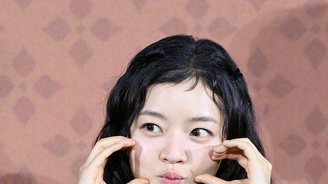 고아성, '삼진그룹' 감독과 6년만 재회 