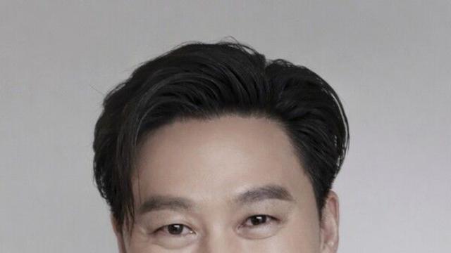 이서진, 데뷔 27년 만에 첫 연극 도전…‘바냐 삼촌’ 무대 오른다
