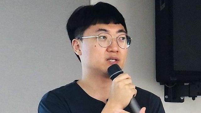 '충주맨' 김선태 주무관, 구독자 97만 되자 사직서 제출