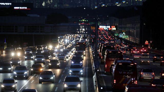 퇴근길 겹친 설 연휴 전날...도로공사가 콕 집은 오늘 가장 막히는 시간은?