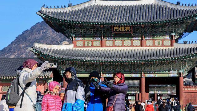 중국인 남성 2명, 경복궁 경비원 폭행한 뒤 출국