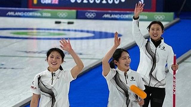 한국 여자 컬링, 이탈리아 7-2 꺾고 첫 승리 [밀라노 올림픽]