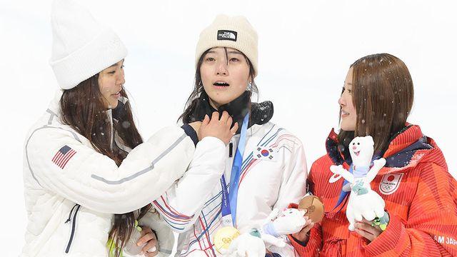 3연패 좌절된 클로이 김, 밝은 미소로 금메달 최가온 축하 [밀라노 올림픽]
