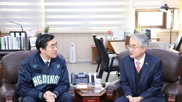 미래의 NC팬 입학 축하합니다!…NC, 경남 초등 입학생 전원 선물