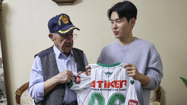 ‘차기 국대 MF 후보’ 조진호, 96세 튀르키예 참전용사 방문 및 경기 초대 “내가 여기 있을 수 있는 이유”