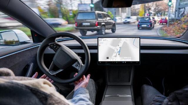 'FSD 구독 전환'…테슬라, 자율주행 초기 장악 드라이브 걸었다