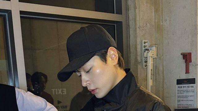 박정민, 화사가 선물한 옷 입었다…‘휴민트’ 전례 없는 충주시 1인 무대인사 성료