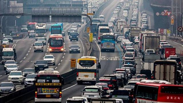 설연휴 둘째 날 귀성길 ‘가장 혼잡’ 전망…서울→부산 6시간 10분