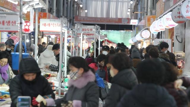 설 대목 전통시장 5살 어린이 실종 신고…경찰 도움 무사 귀가