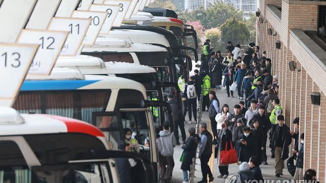 설 명절 하루 앞 고속도로 곳곳 정체…서울→부산 6시간20분