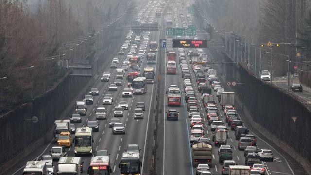 서울→부산 6시간40분…설연휴 둘째날 귀성길 정체