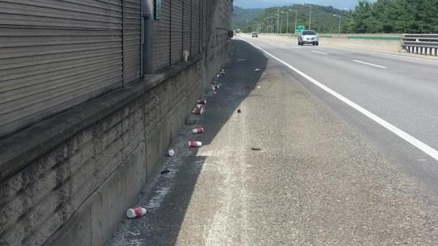 작년 고속도로 쓰레기 수거량 1만t…설 연휴 급증, 일평균 2배