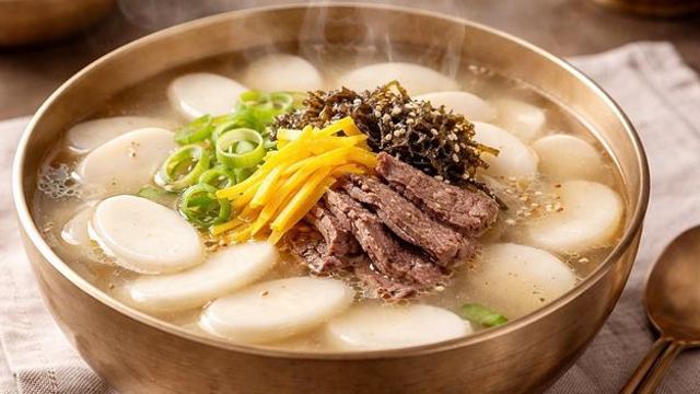 설날 떡국에 '이것' 넣으면 감칠맛 폭발…이 좋은 걸 왜 몰랐을까요