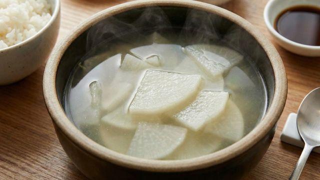 뭇국에 고기 대신 '이것'을 넣어보세요…먹을수록 든든한데 속도 편안해요