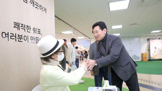 이상일 용인특례시장, '설맞이 특별행사' 시민과 소통 시간 가져