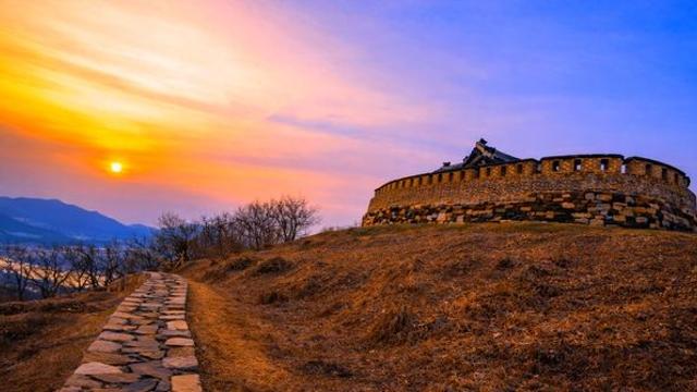 한국에서 보기 드문 풍경... '입장료 0원'인데 북한까지 다 보이는 '4600m' 산행 명소