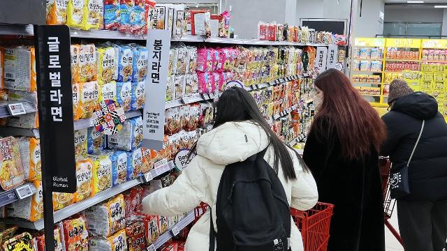 '수출 주력'으로 떠오른 K-소비재…푸드·화장품 '100억불 고지'