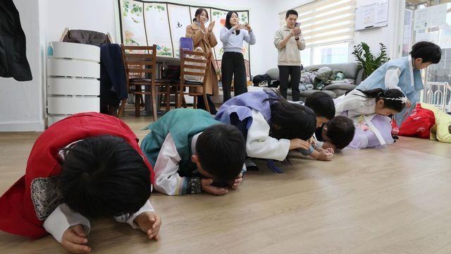 “새해 복 많이 받으세요”… 설날 안부 인사 추천 메시지 문구는?