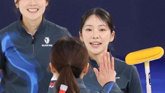 '8-9→10-9' 한국 여자 컬링, 中 울렸다!…일본 이어 중국도 격파→4승2패 기록+2위 도약 [2026 밀라노]