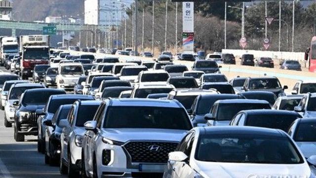 서울→부산 6시간 20분·광주 4시간 20분…설 연휴 고속도로 곳곳 정체