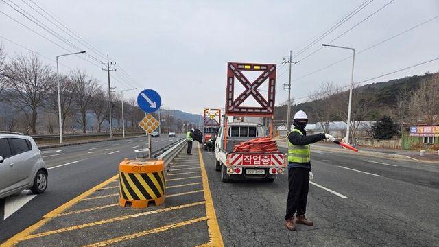 설날 앞두고 고속도로 혼잡···서울→부산 6시간 20분 소요