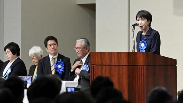 다카이치, 日납북피해자 가족 면담…