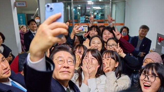 설 연휴도 잊은 이재명의 ‘사자후’… “장동혁 대표, 집 6채 지키기가 당론인가”