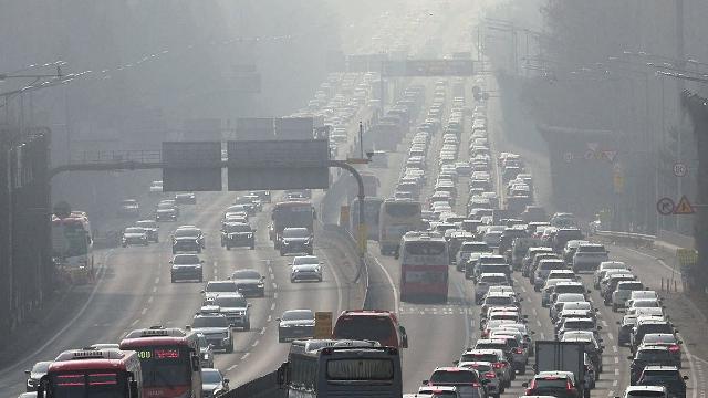 설 전날 오후 귀성길 일부 정체…서울→부산 4시간40분