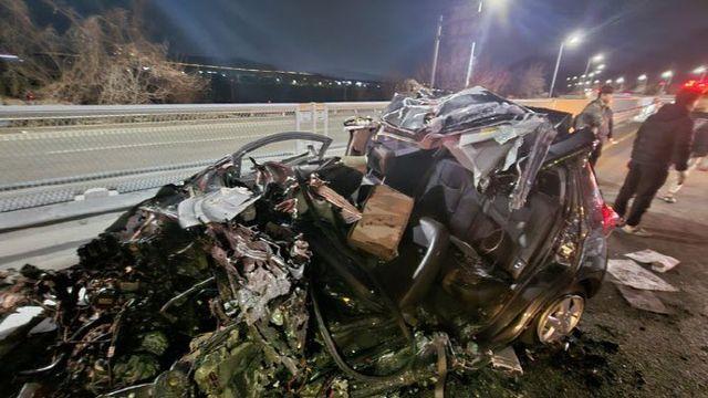 고속도로서 버스와 정면충돌...'역주행 경차' 상태