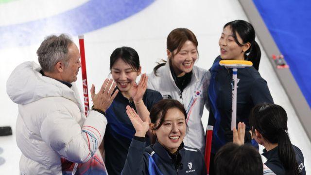 여자 컬링, 중국에 짜릿한 한 점 차 승리...4강행 청신호