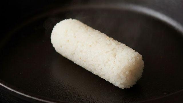 남은 밥을 프라이팬에 구워보세요…이렇게 쉽고 맛있는데 왜 이제 알았을까요