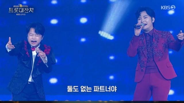 황민우·황민호, ‘트롯대잔치’ 무대 장악…형제 케미 폭발