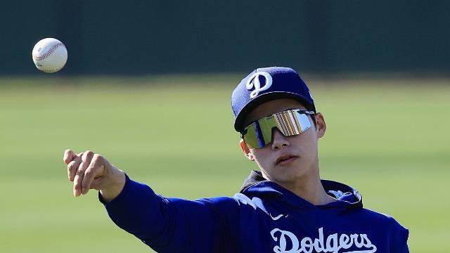 다저스 에드먼 부상…김혜성, 2루수·중견수로 생존 경쟁