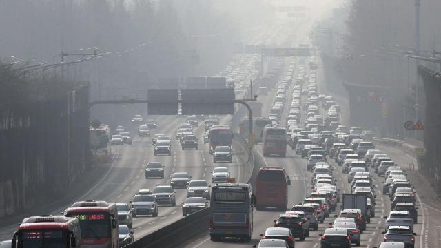 설날 오후 귀경길 '거북이 행렬'...부산→서울 7시간10분