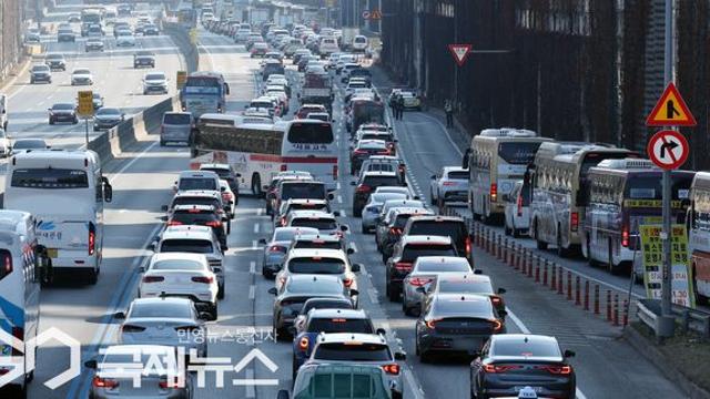 [설날 고속도로 교통상황] 부산 7시간 10분 소요...오후 9시 정체 해소