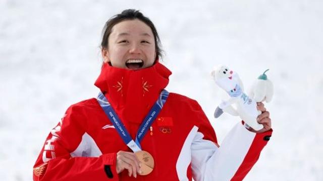 [오피셜] 金金 터졌다! 中 금메달 '콸콸'…스노보드 쑤이밍+프리스타일스키 쉬멍타오 주인공→'NO GOLD 수모' 끝+14위 점프 (2024 밀라노)