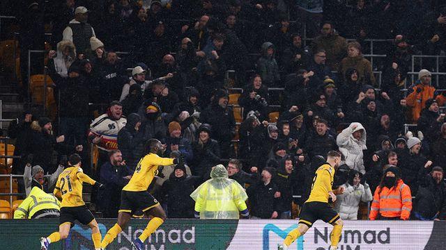 최하위 울버햄튼이 선두 아스널에 고춧가루 제대로 뿌렸다! 극장골로 2-2 무승부